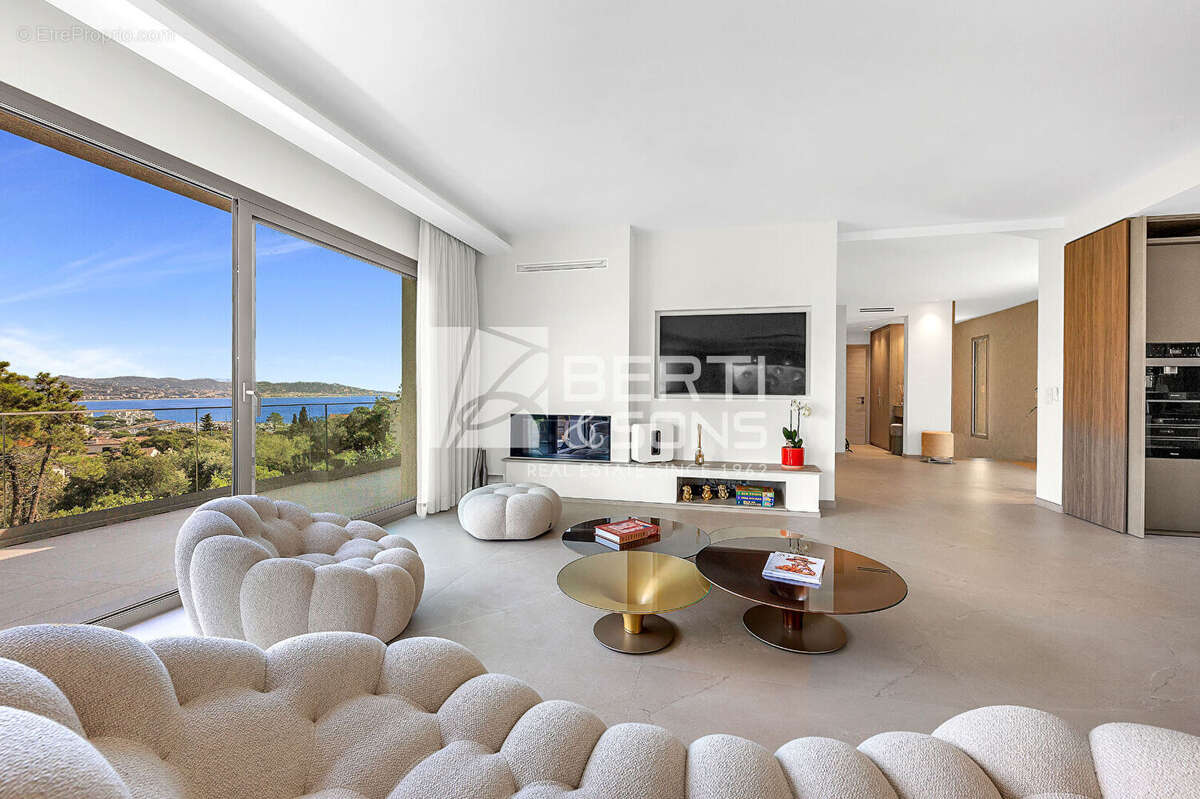 Maison à MANDELIEU-LA-NAPOULE