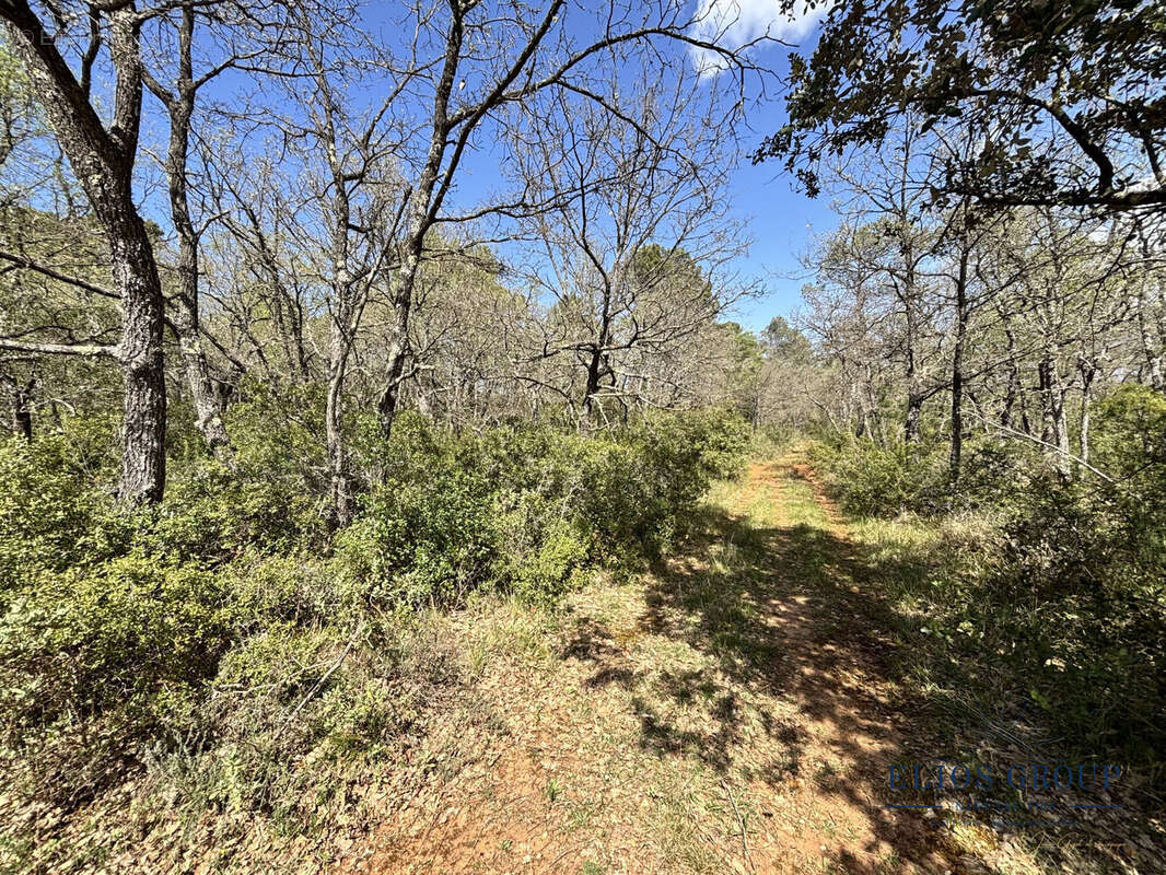 Terrain à NANS-LES-PINS