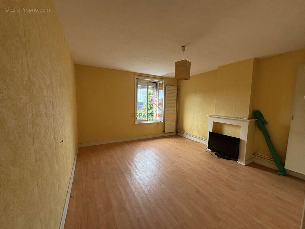 TRITH SAINT LEGER, maison d' environ 107m2, 3 chambres, jardin et cave. - photo 5