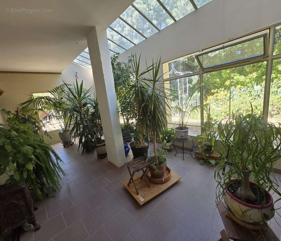 A vendre villa 4 chambres terrain 1706 m2 - photo 4