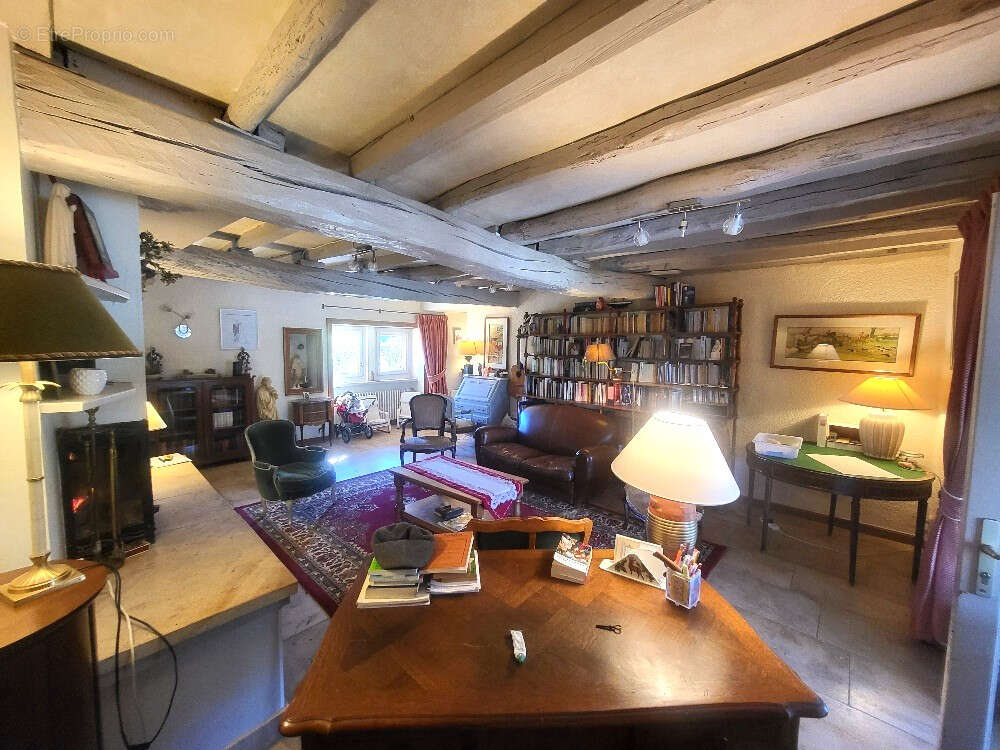 Maison à NEUVILLE-LES-DAMES