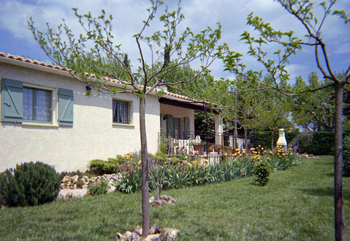 Maison de plain pied T4 de 92 m² sur 1000 m² de terrain avec 2 garages et dépendances à TAVERNES 83670 - photo 14