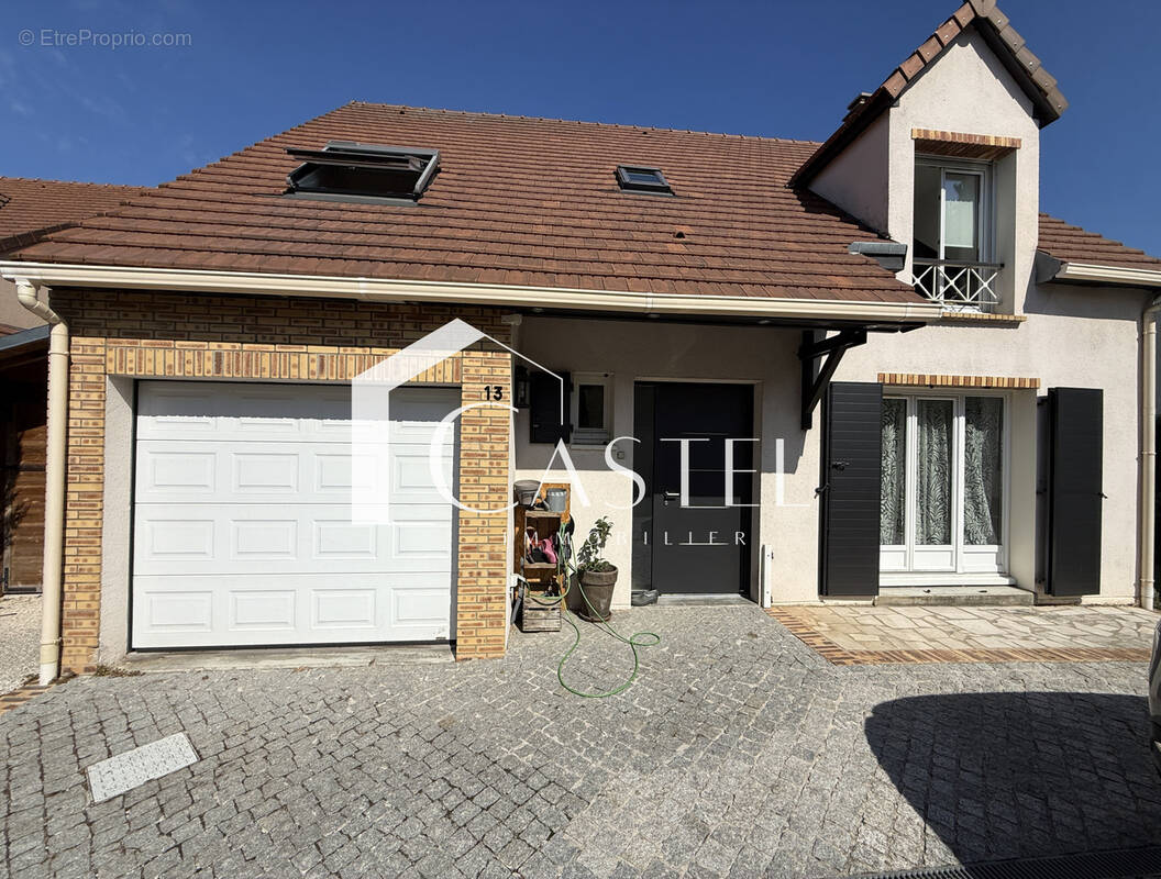 Maison à MORAINVILLIERS