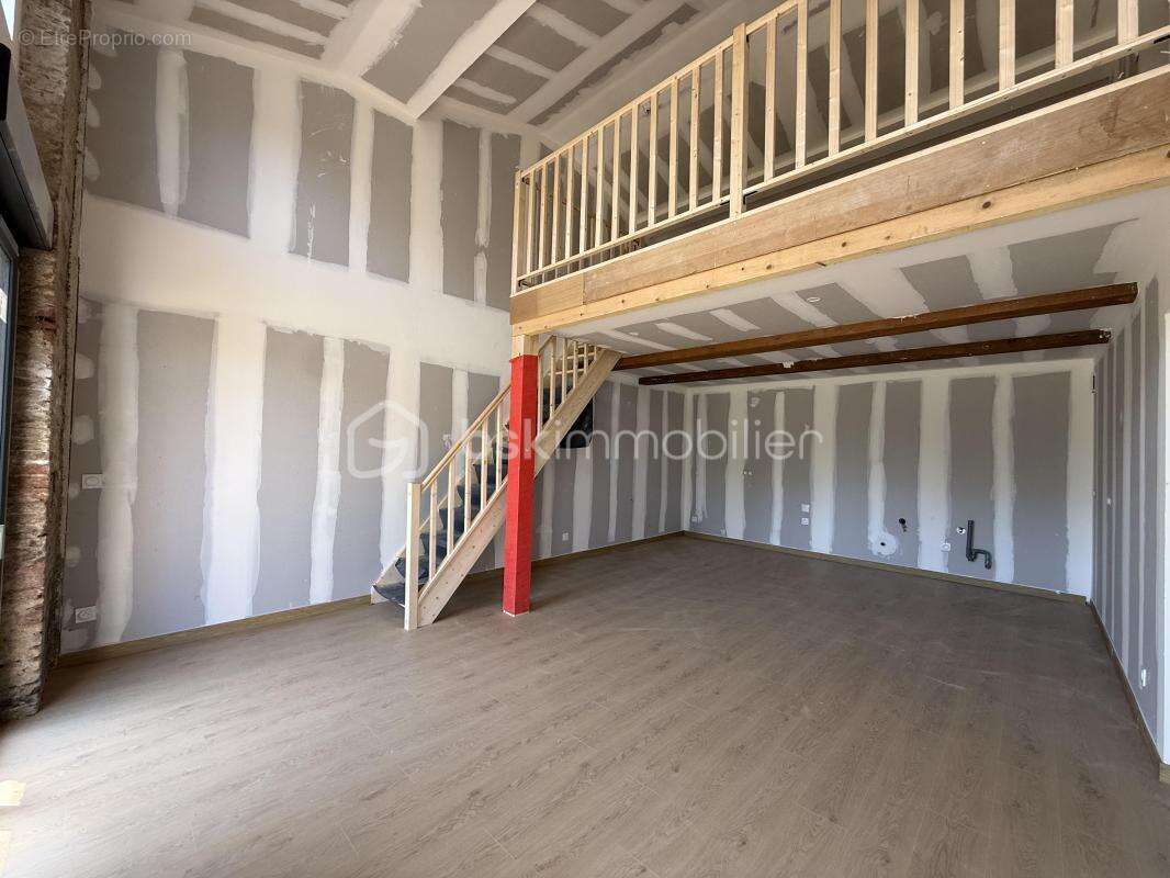 Mondonville, maison T5 d'environ 125m2 sur deux niveau entièrement refaite à neuf mitoyenne par l'arrière - photo 2