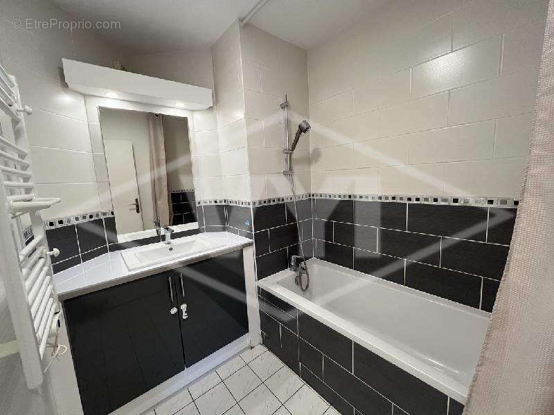 Appartement à COMBS-LA-VILLE