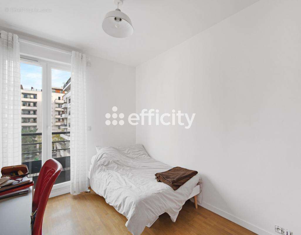 Appartement à COURBEVOIE