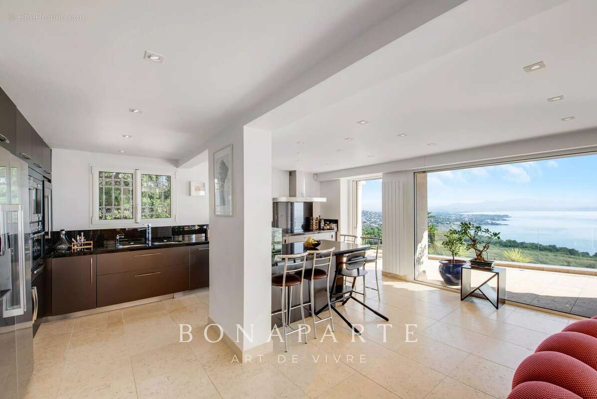 Maison à ROQUEBRUNE-SUR-ARGENS