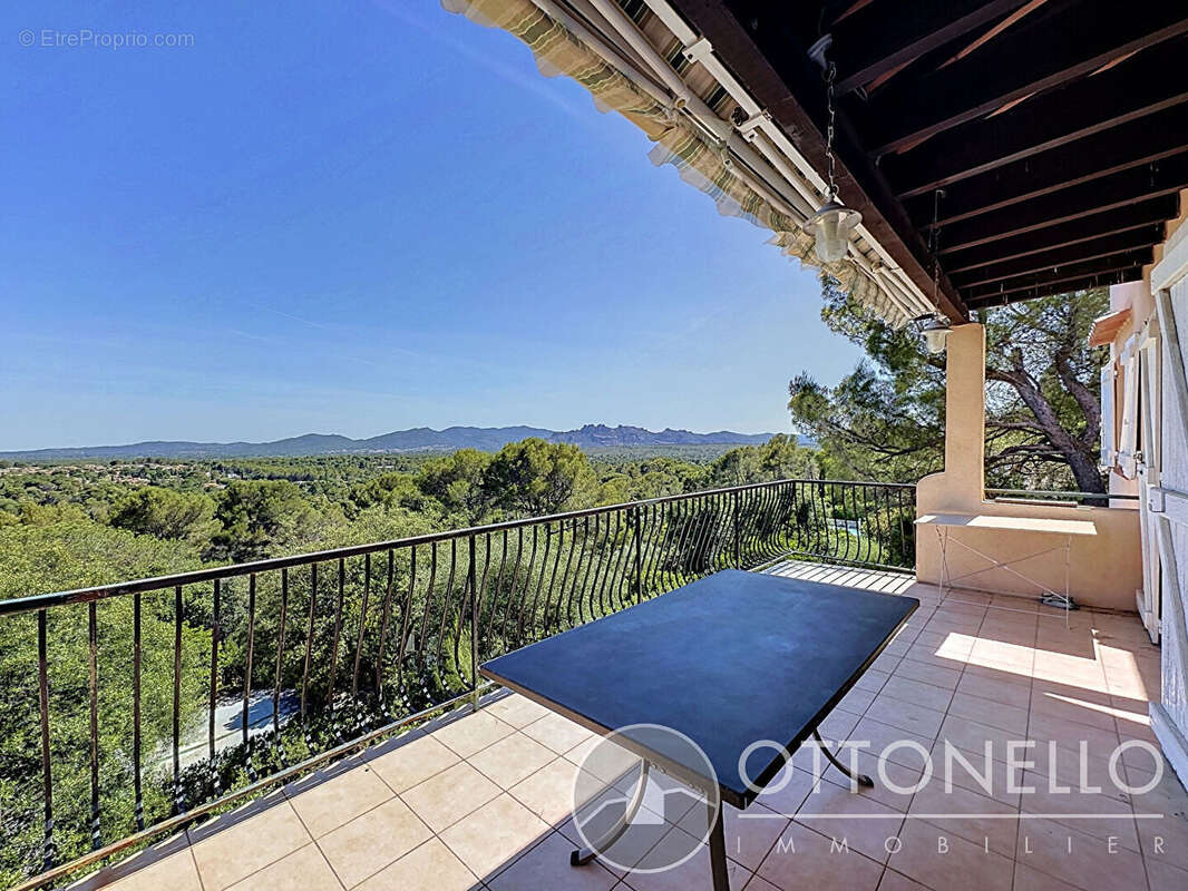 Maison à ROQUEBRUNE-SUR-ARGENS