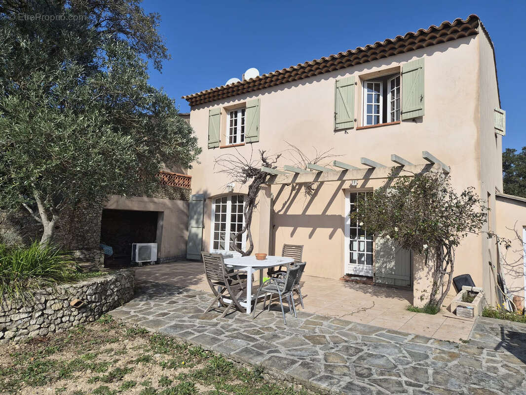 Maison à PLAN-DE-LA-TOUR