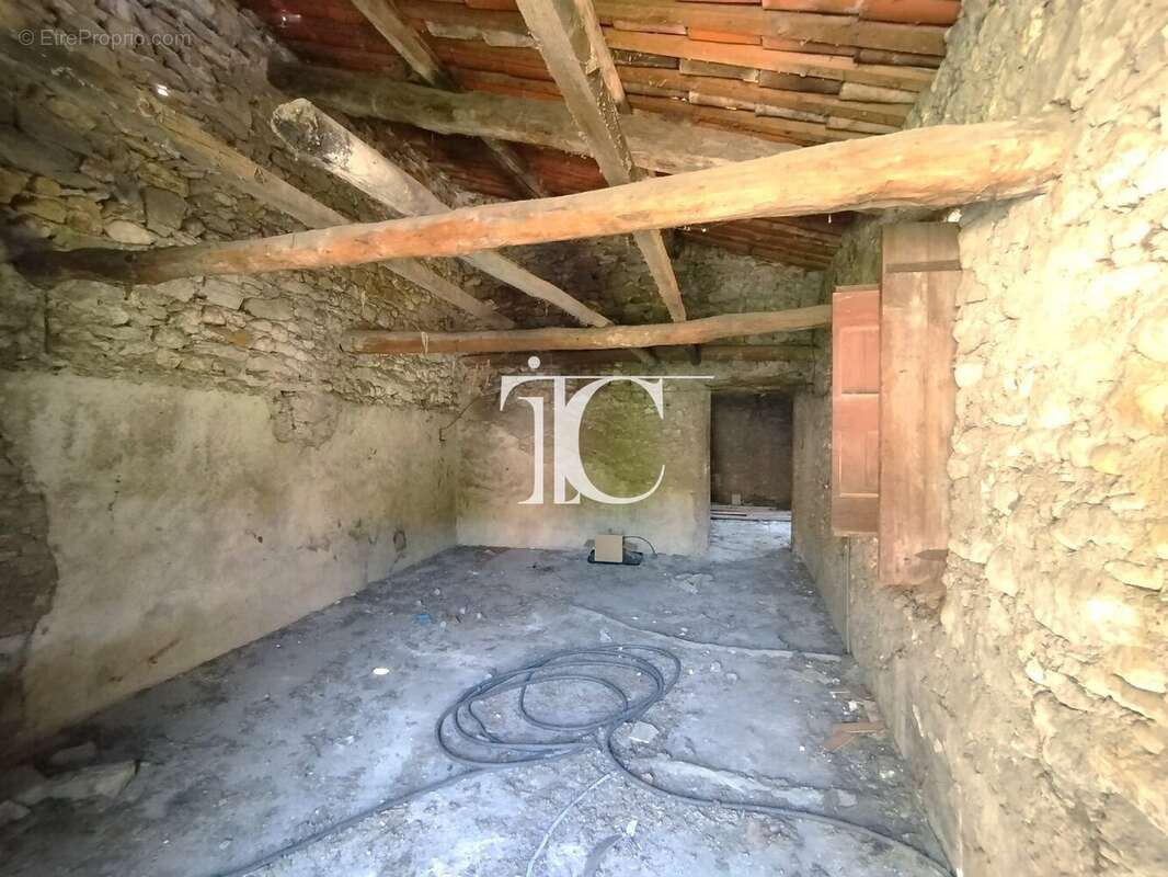 Propriété de caractère  Ancienne filature à réinventer dans un cadre d'exception - A RENOVER ENTIEREMENT - - photo 17