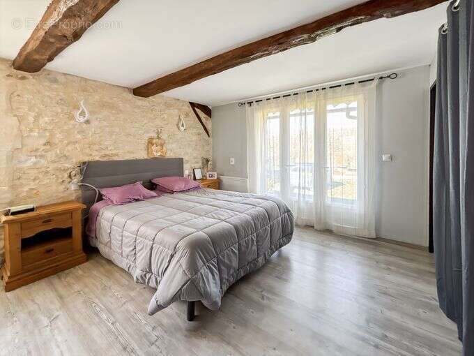 En campagne, maison ancienne entièrement rénovée, habitable de plain-pied avec jardin et dépendance - photo 5