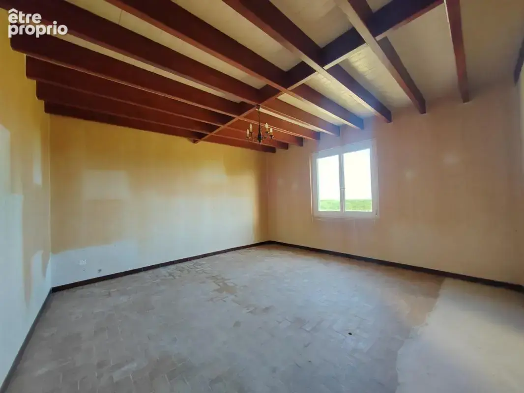 Située à MIRAMONT LATOUR, maison à rénover avec vue panoramique - photo 14