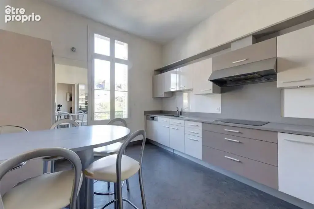 Tours (37000) – Maison de ville de 310 m², 6 chambres, garage fermé – Indre-et-Loire, Centre-Val de Loire - photo 11