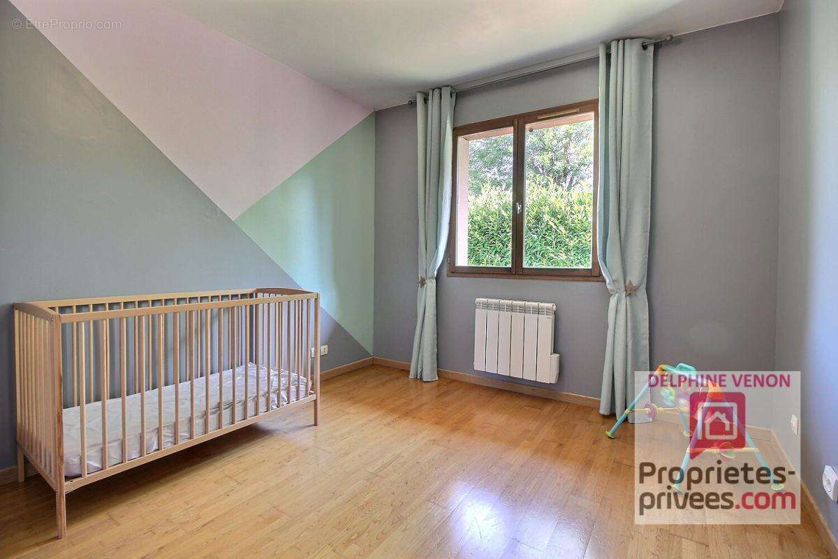 Exclusivité -  Maison de plain-pied climatisée classe énergie C à 2 pas des commodités à Saint Martin D Abbat - photo 8