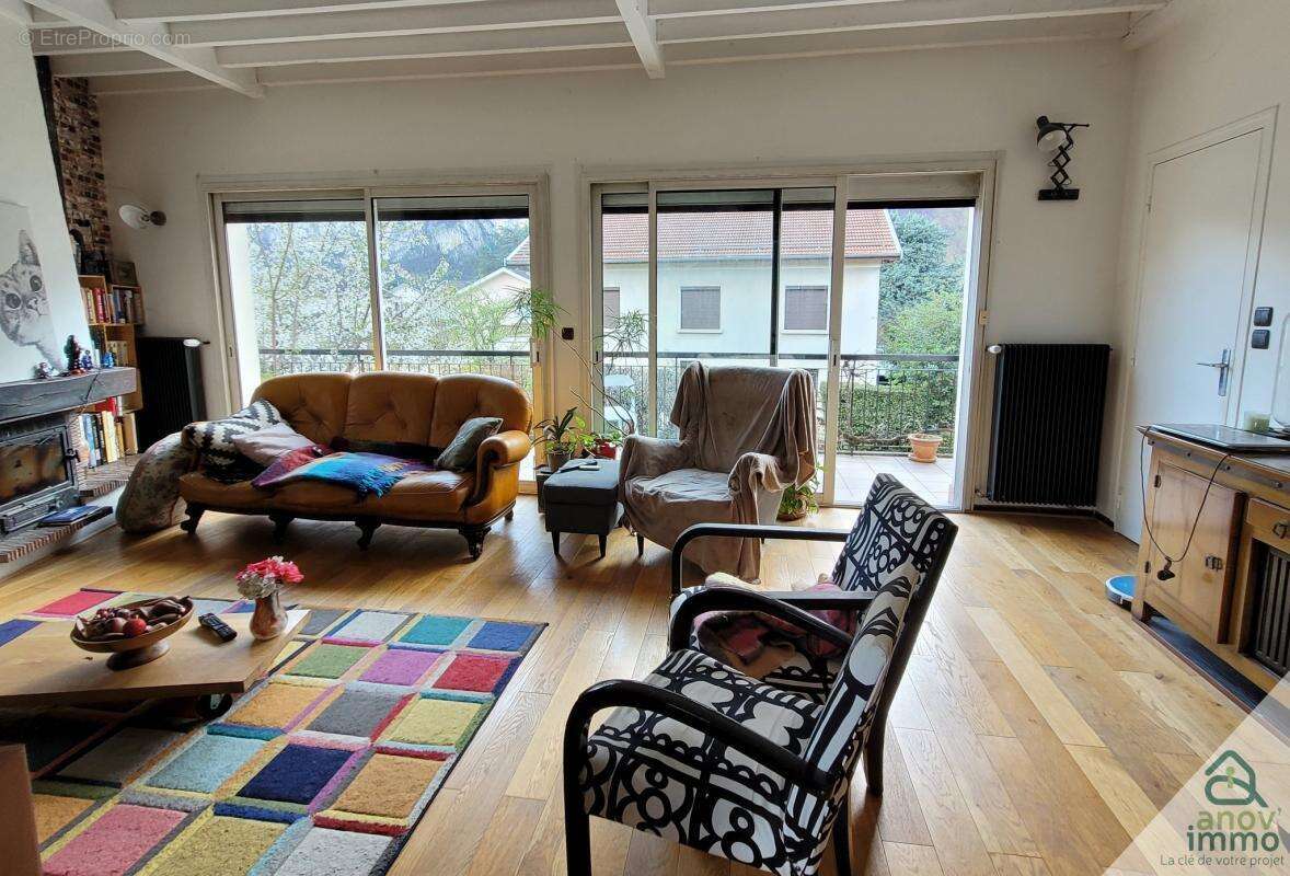 Commerce à SASSENAGE