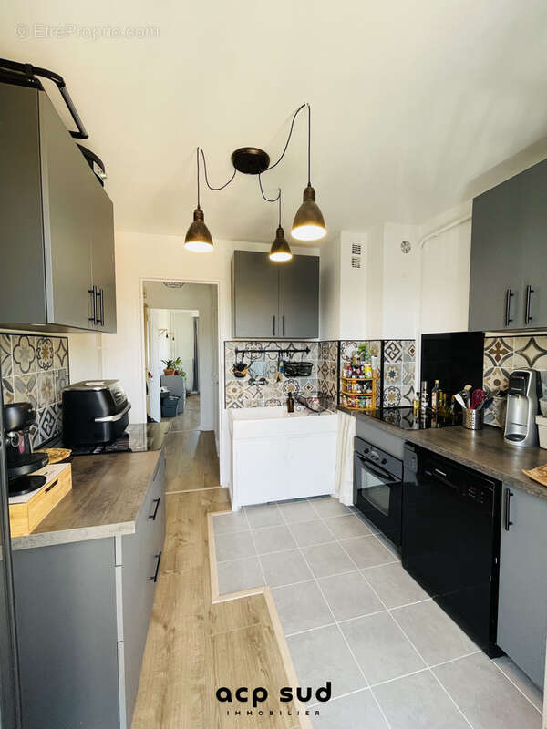 Appartement à MARSEILLE-4E