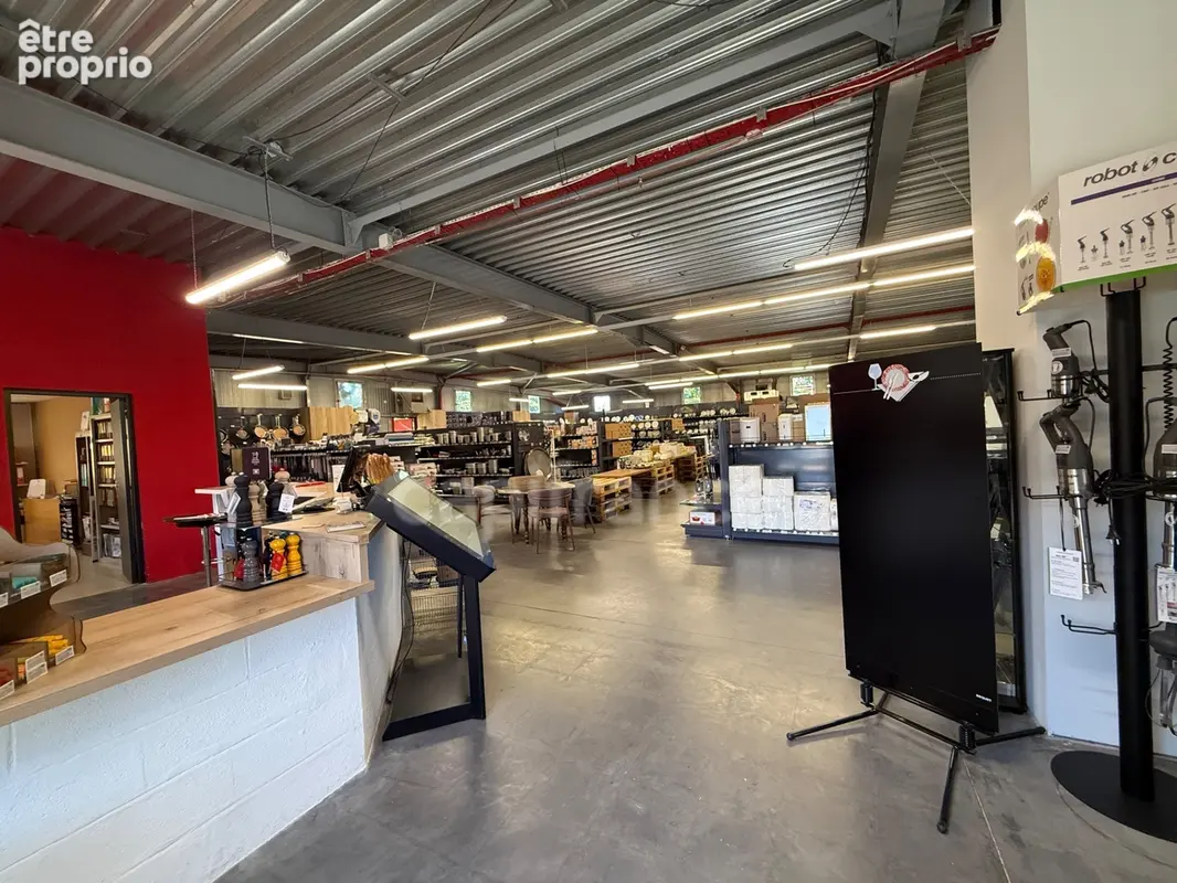 Murs professionnels avec logement - 696 m² - Sud Montélimar - photo 4