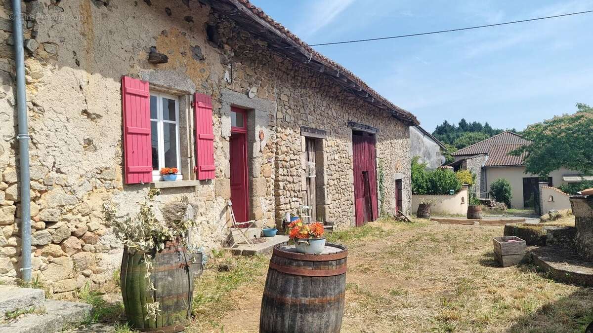Maison 50 m² à Etouars  - photo 4