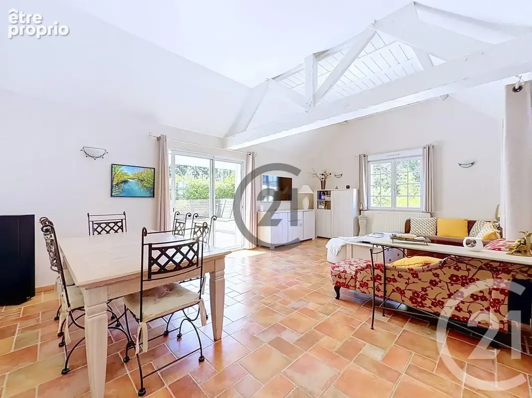 Maison 125 m² à Saint-Julien-Les-Villas  - photo 2