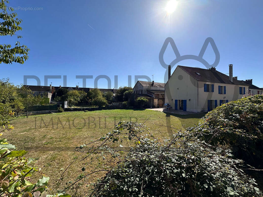 Maison à VILLENEUVE-LE-COMTE