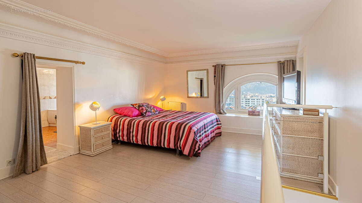 Appartement à AIX-LES-BAINS