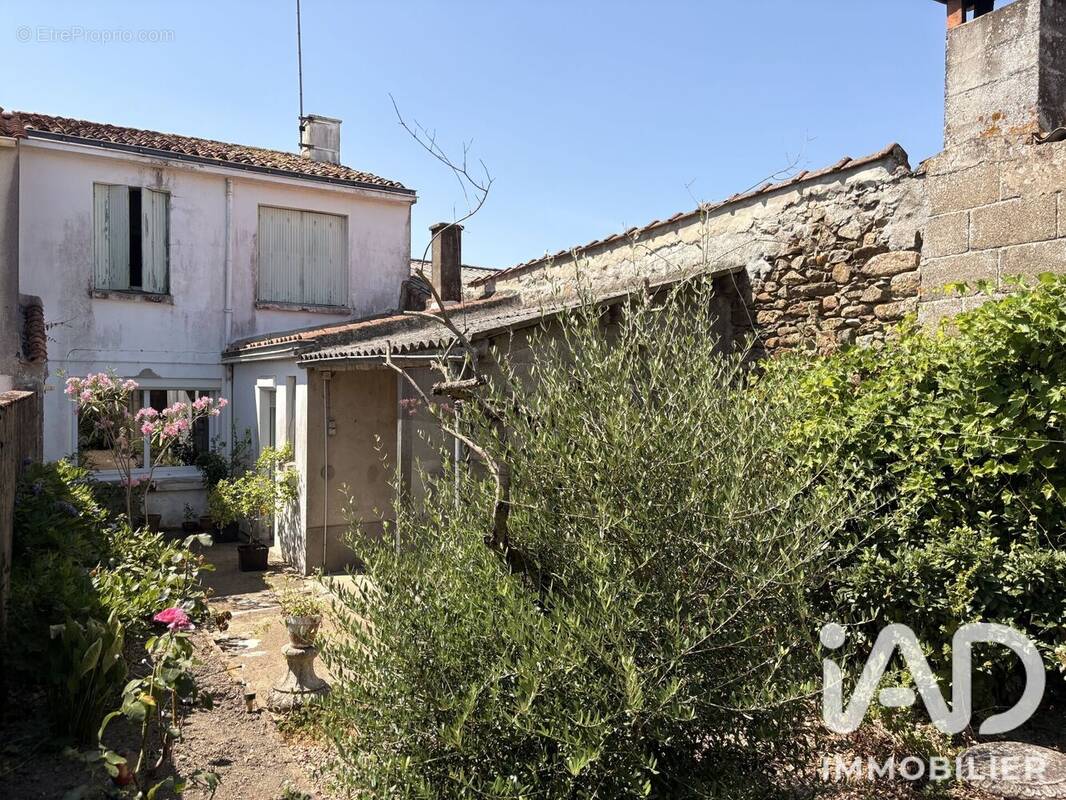 Photo 1 - Maison à VENANSAULT