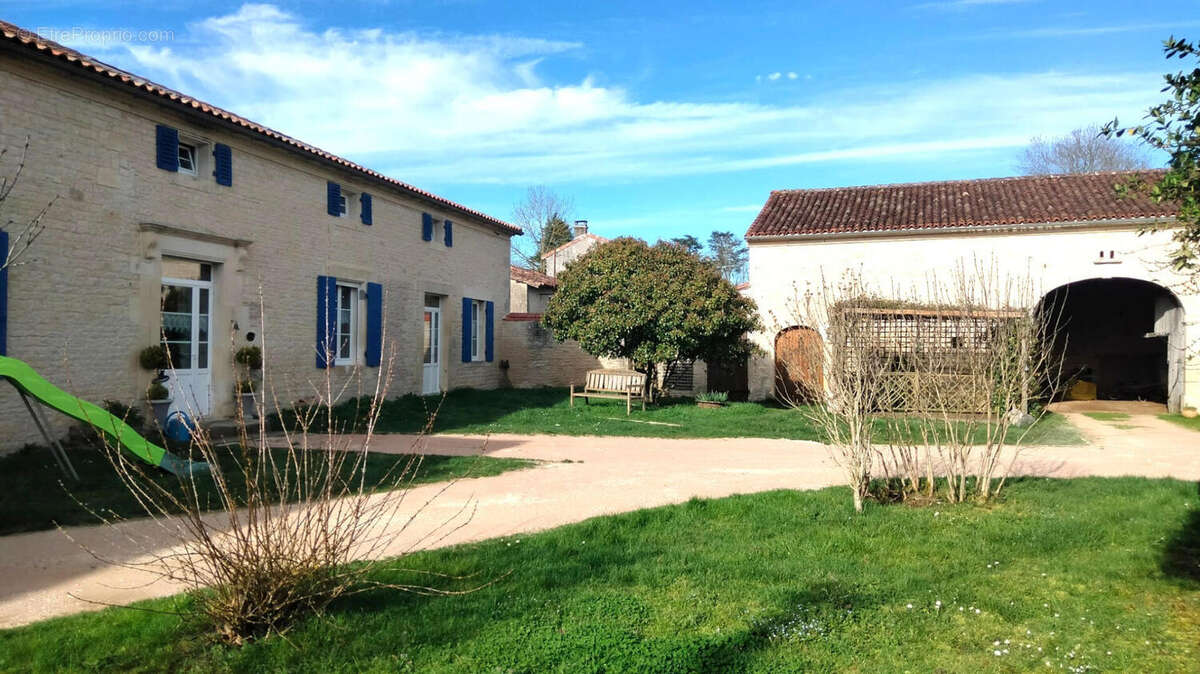 OVERVIEW - Maison à CHENON