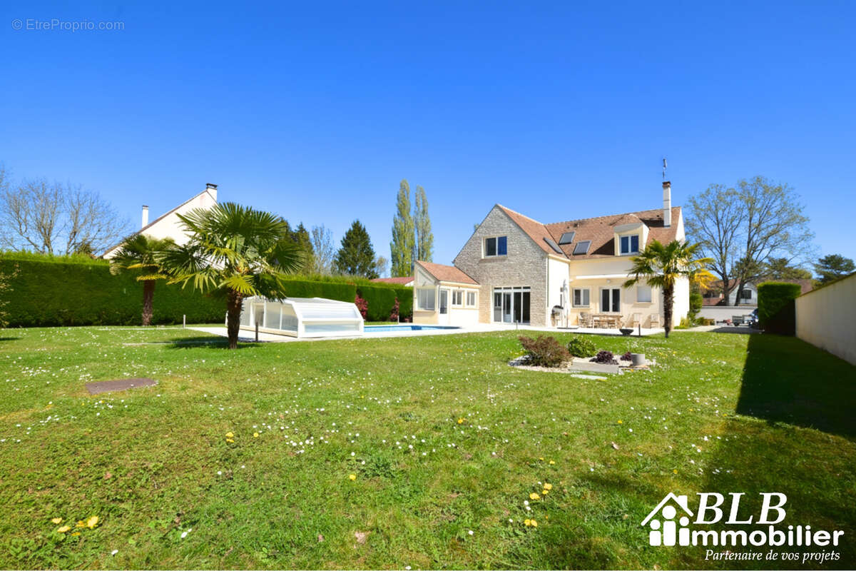 Maison à LES ESSARTS-LE-ROI