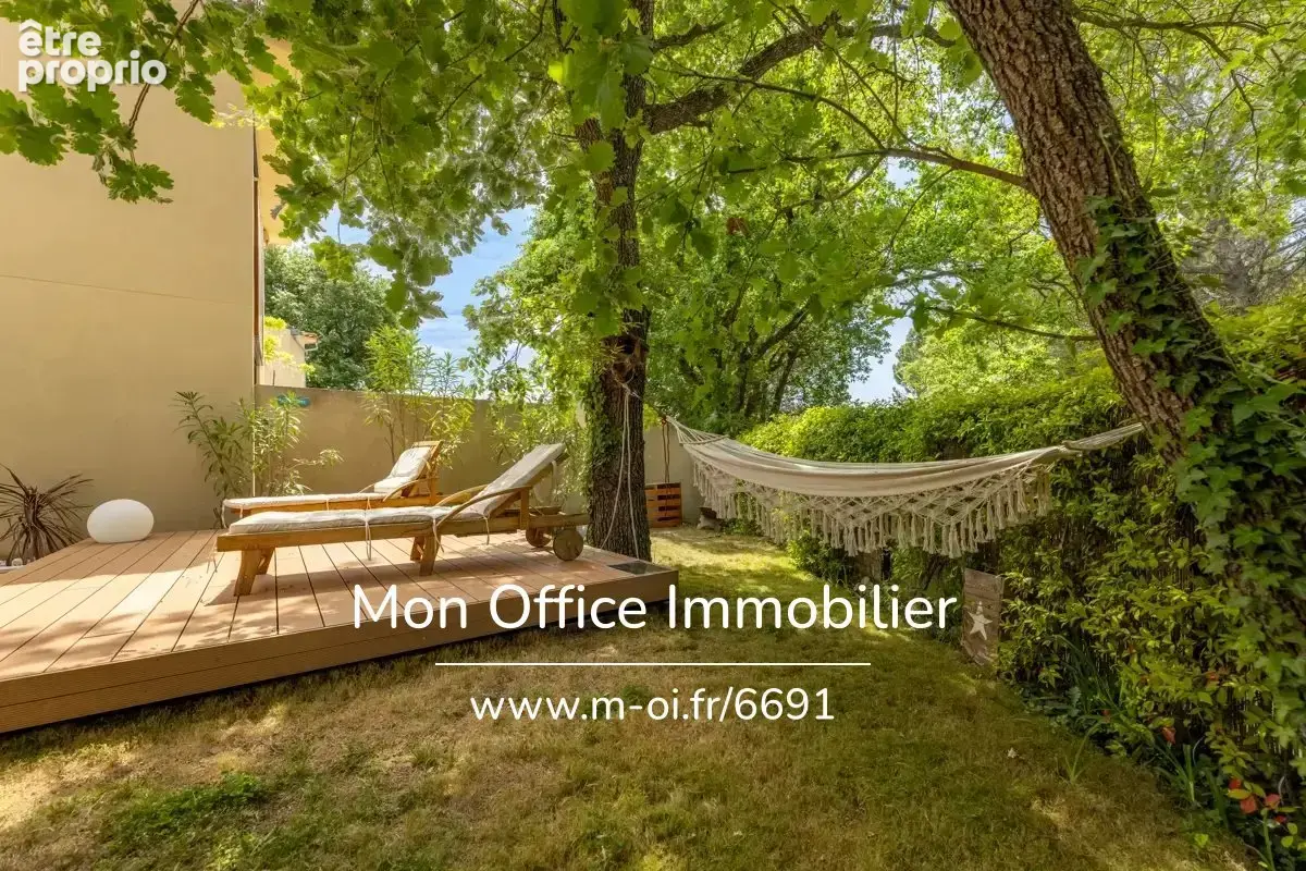 Référence : 7075-ABO - Saint-Cannat – Maison récente de 5 pièces avec jardin, piscine, garage + 3 places de stationnement privat - photo 12