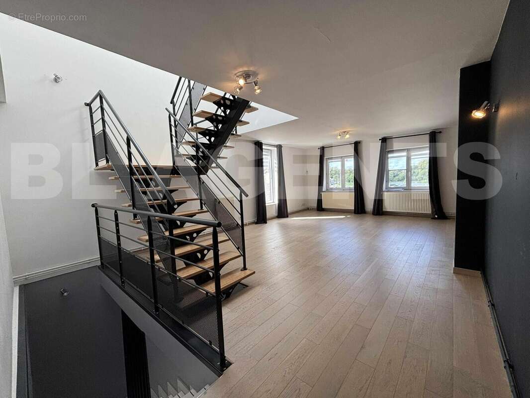 424e3473-cc02-4529-9f84-5fabd4a6f1ac - Maison à SEDAN