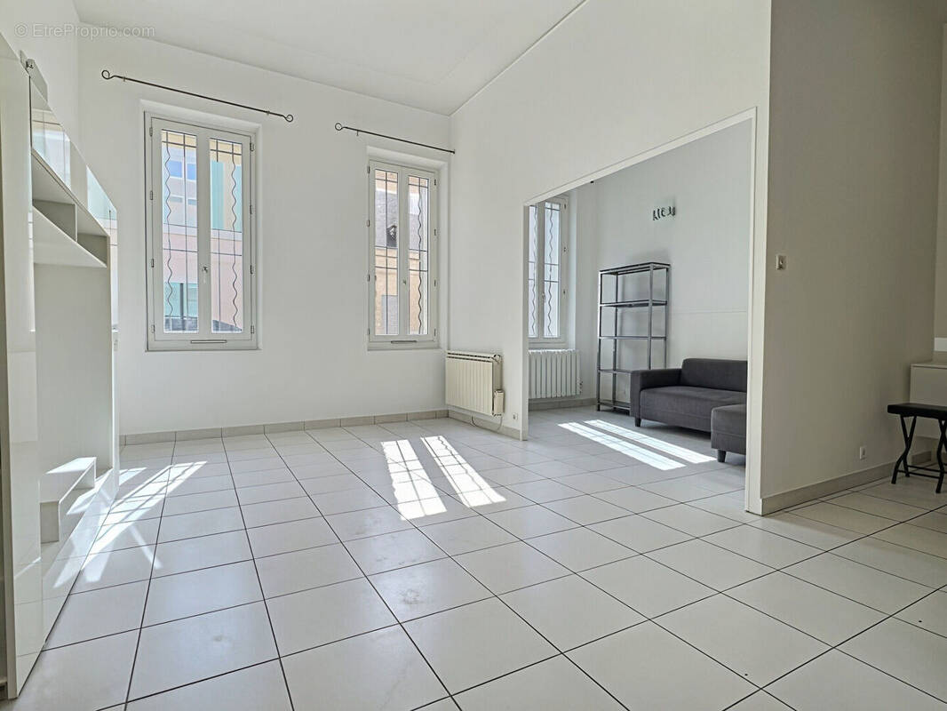 Appartement à MARSEILLE-5E