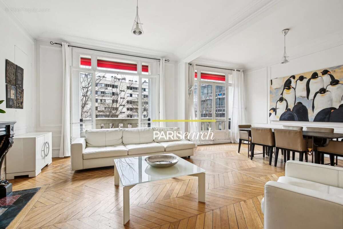 Appartement à PARIS-16E