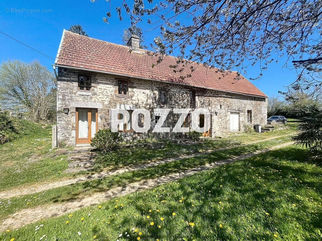 Maison à LE MESNIL-VILLEMAN