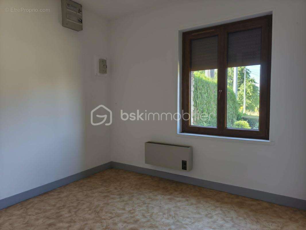 Maison en pierre de plain-pied avec dépendances - photo 9