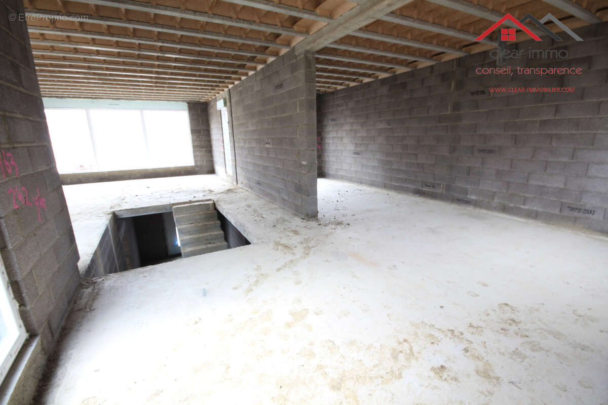 METZ-PLAPPEVILLE - Maison individuelle 4 piéces 120 m2 habitables sur 10,53 ares de terrain - photo 4