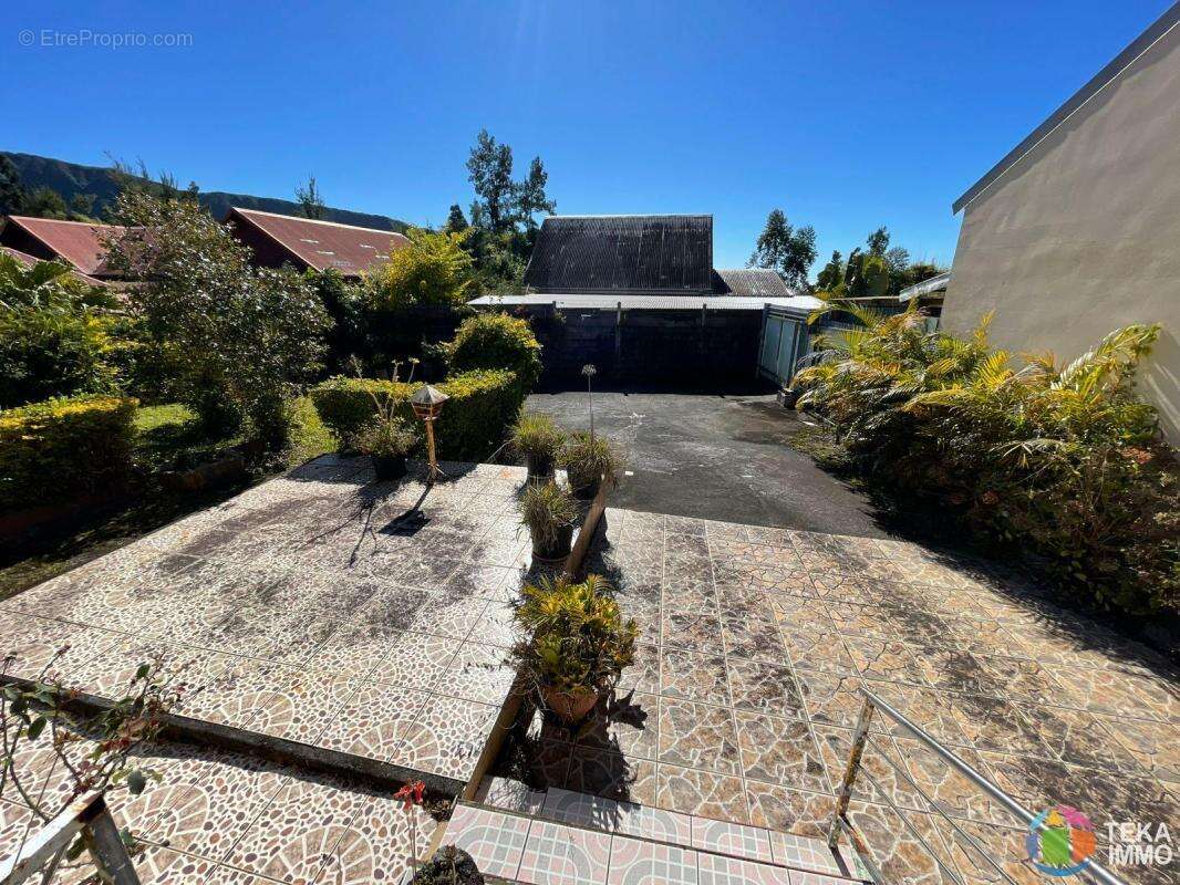 FABIEN TEKA IMMO vous propose une maison F6 à la vente à proximité du village de la Plaine des Palmistes - photo 3