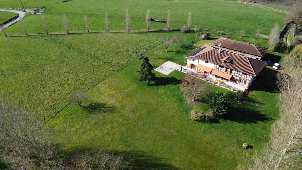 Maison à SAINT-ETIENNE-DU-BOIS