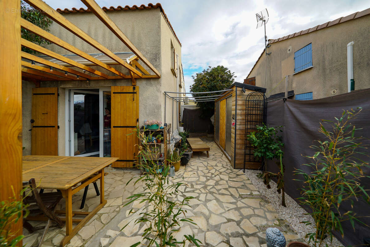 Maison à VIC-LA-GARDIOLE