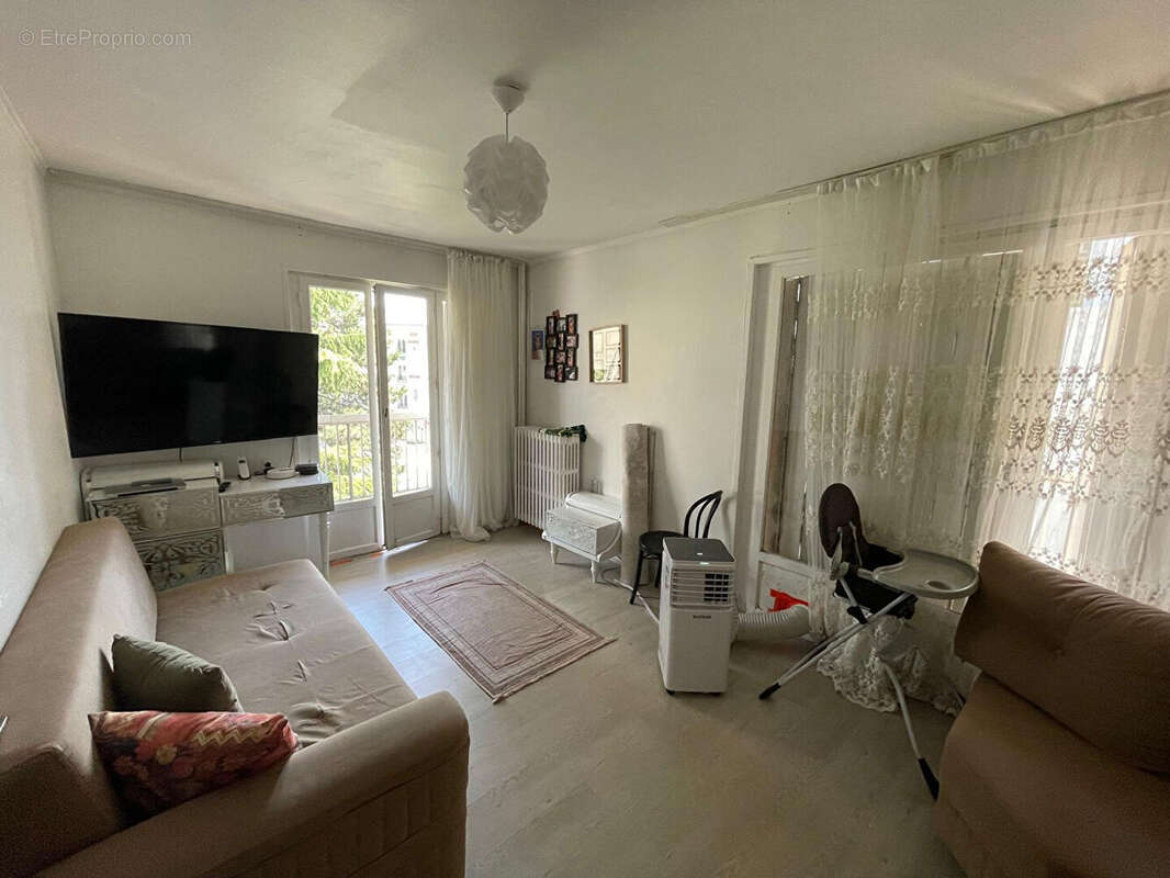 Appartement à LES PAVILLONS-SOUS-BOIS