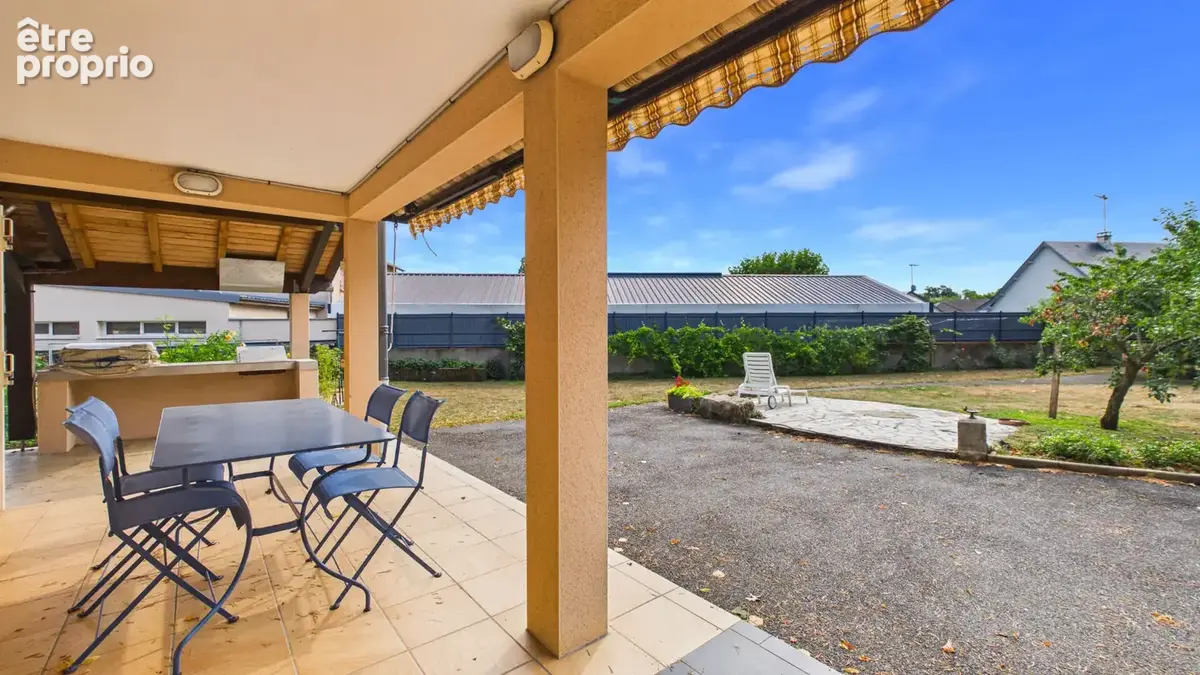 Maison 6 pièces - Centre du village - Parc arboré - photo 2