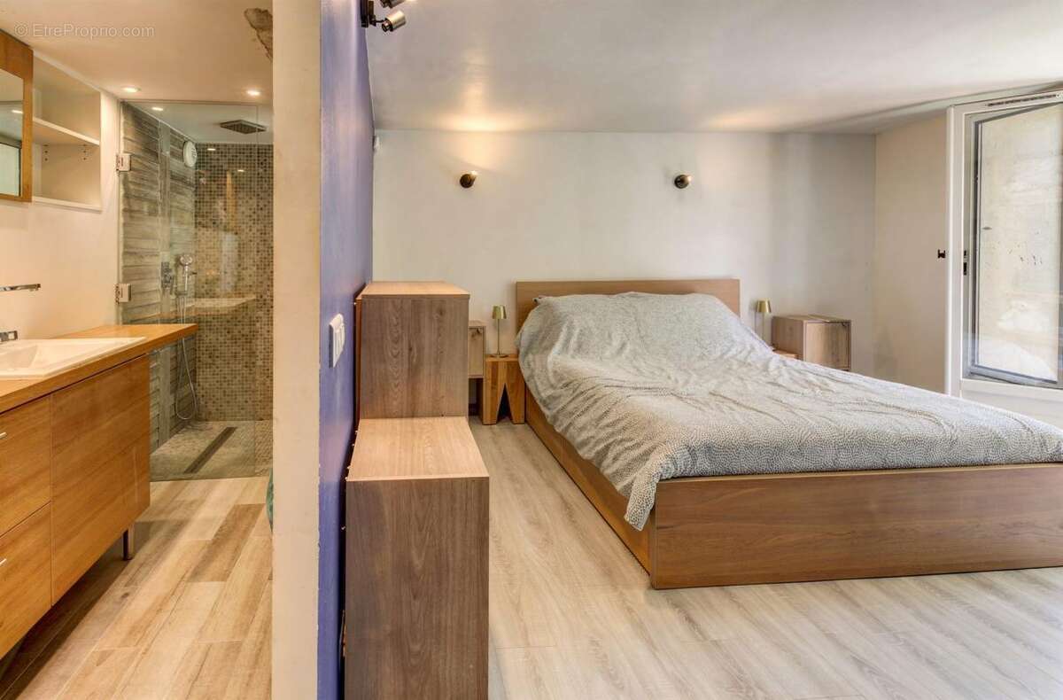Maison de caractère de 175 m² avec appartement indépendant, jardin, jacuzzi et garage – carros village - photo 32