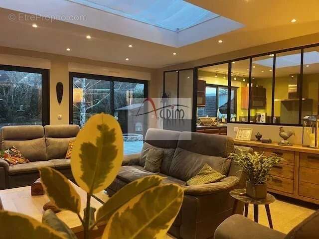 Maison à VAUX-LE-PENIL