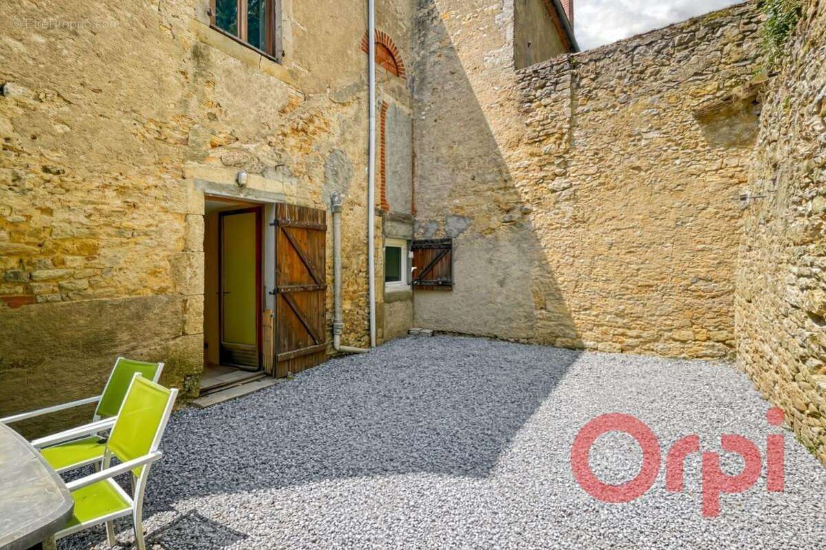 Maison à LURCY-LEVIS