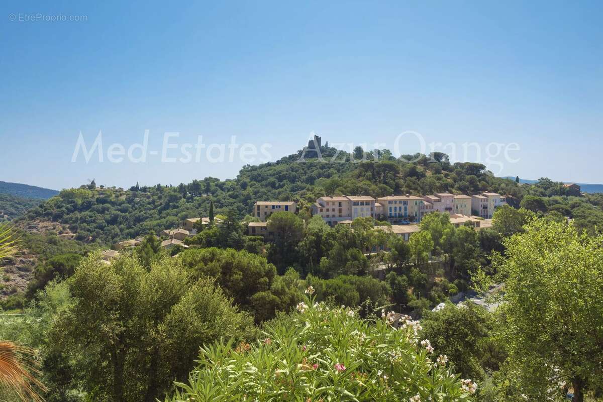 Maison - 2 chambres piscinable et extension possible avec vue panoramique sur le château et village de Grimaud - photo 7