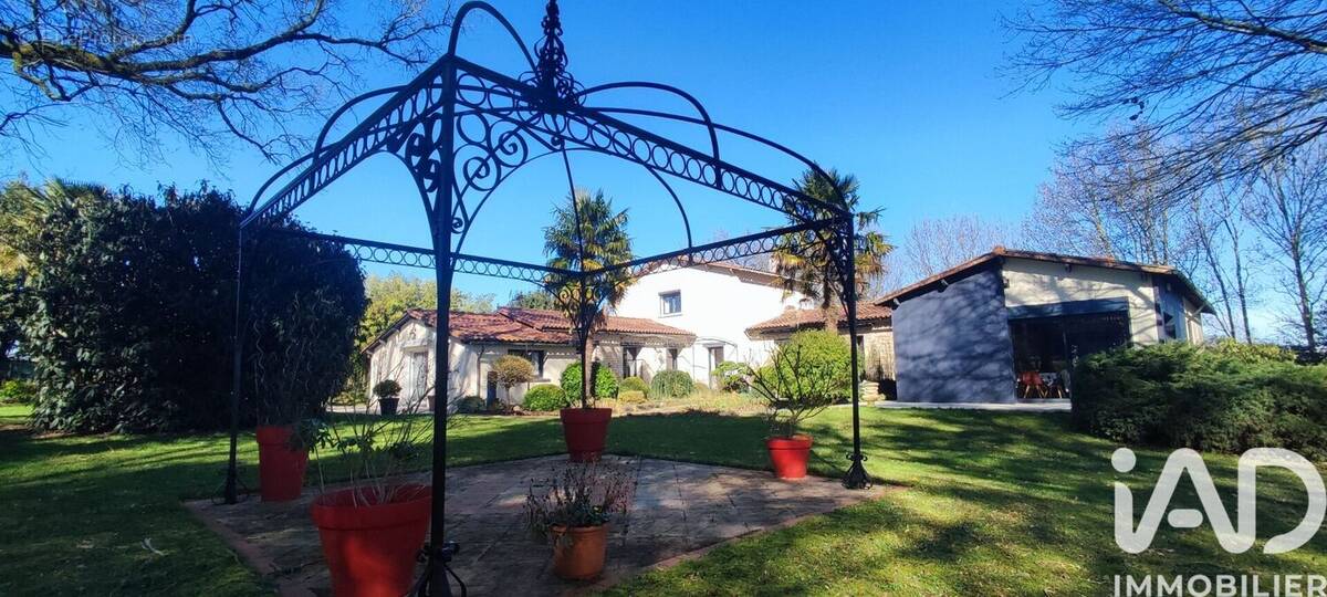 Photo 1 - Maison à AUGE