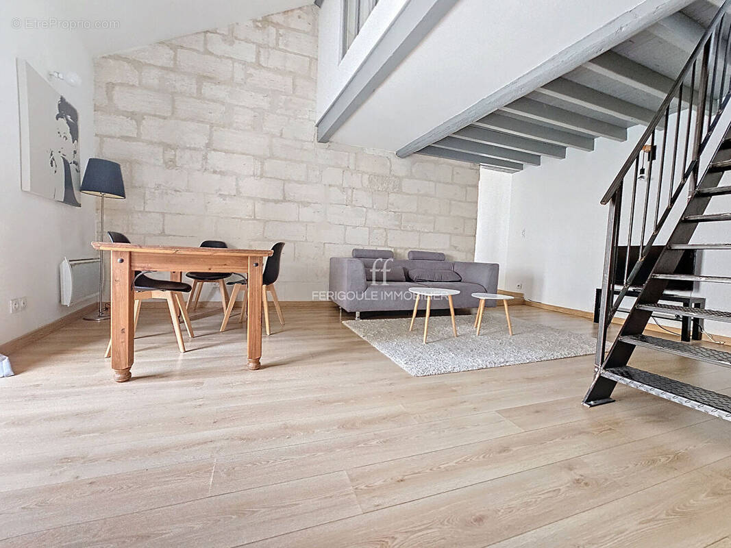 Appartement à VILLENEUVE-LES-AVIGNON