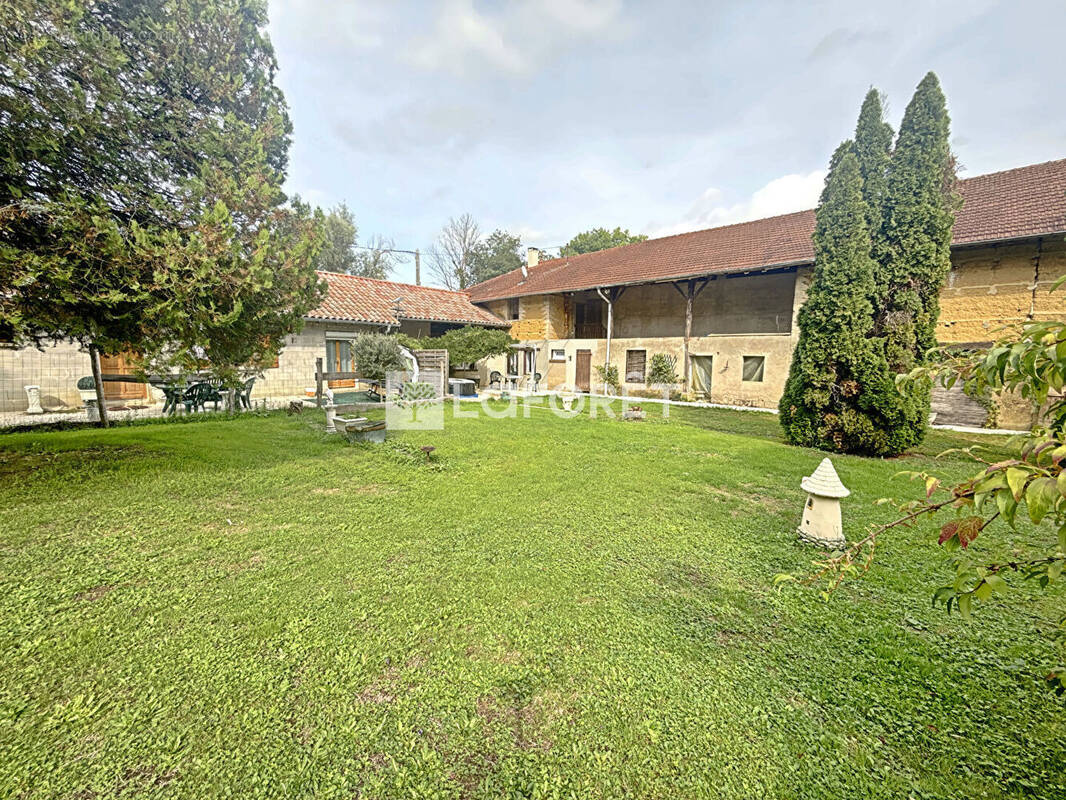 Maison à BAGE-LA-VILLE