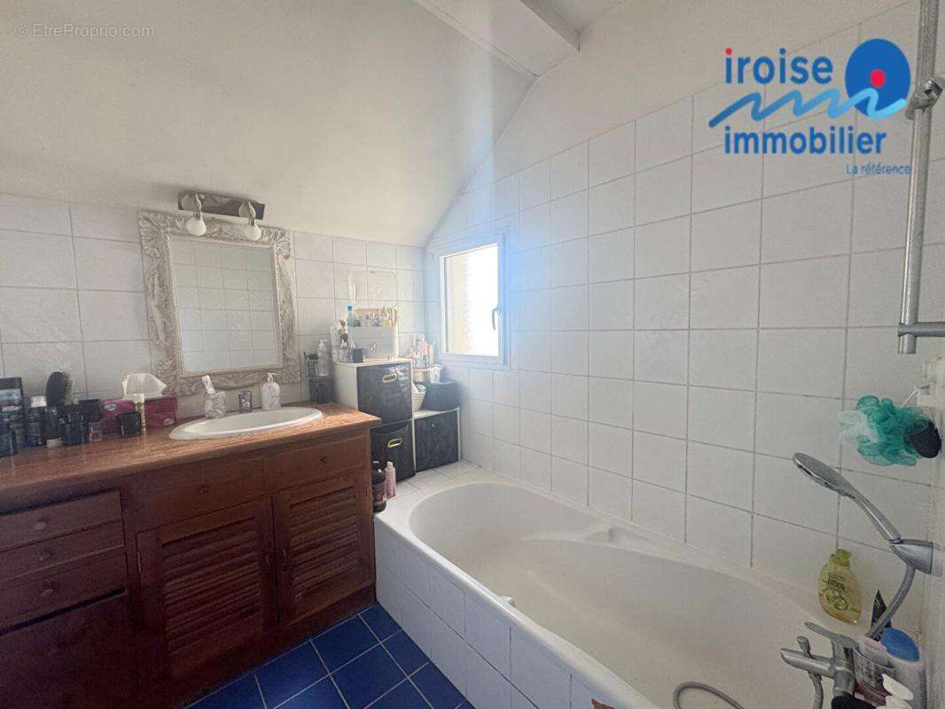 Appartement à LE RELECQ-KERHUON