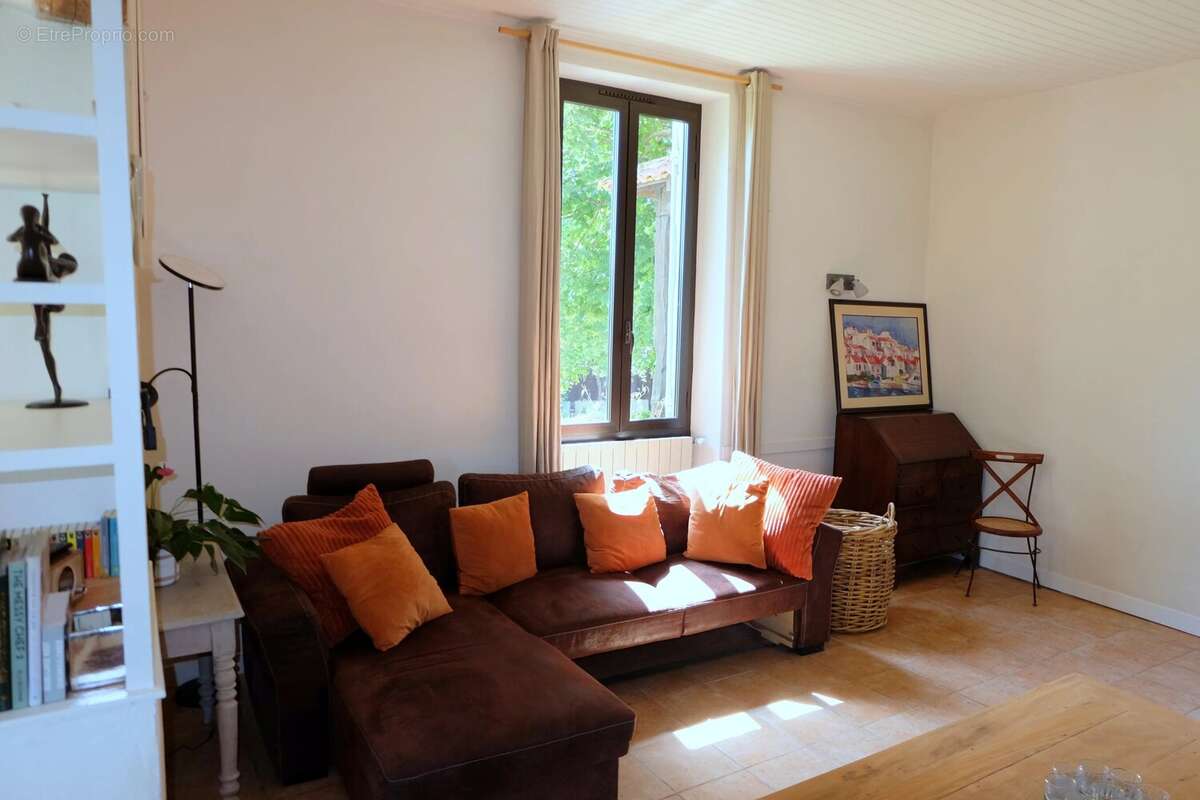 Impressionnante maison en pierre avec piscine et jardins très privés - photo 12