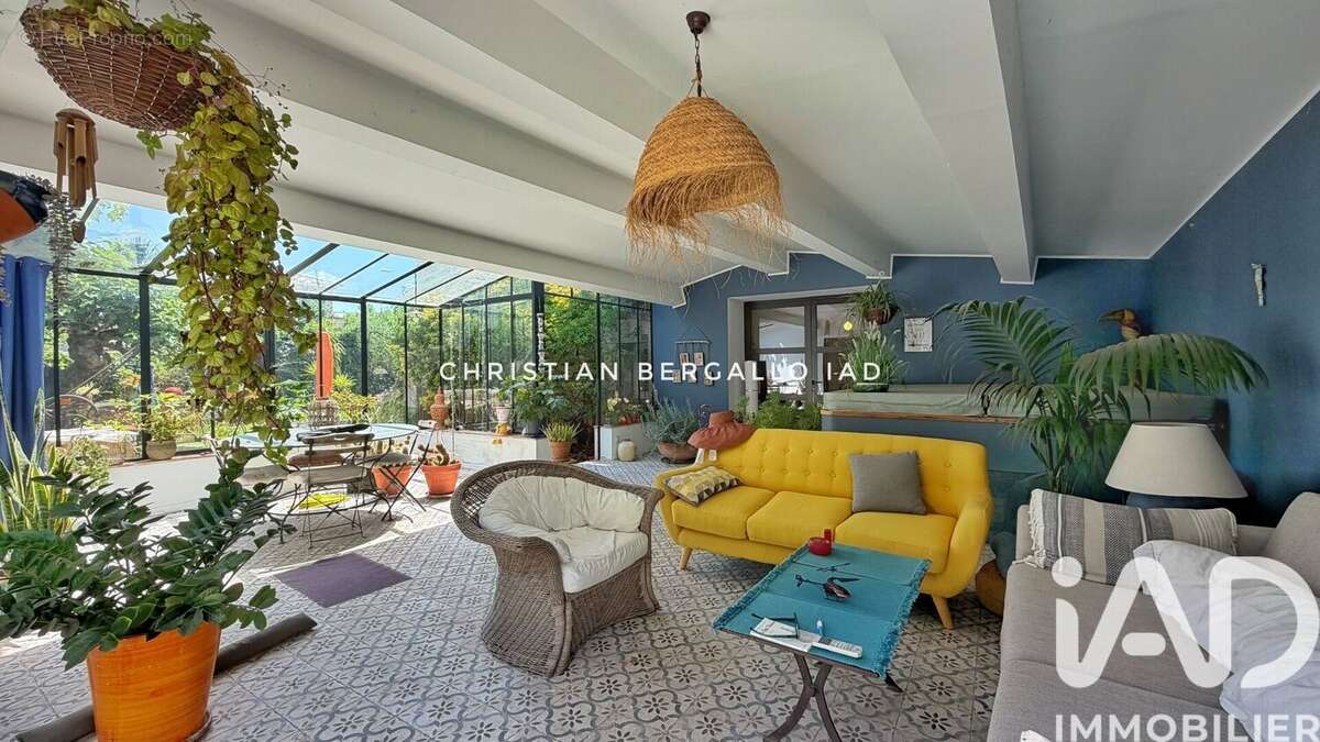 Maison 216 m² à La Garde  - photo 2